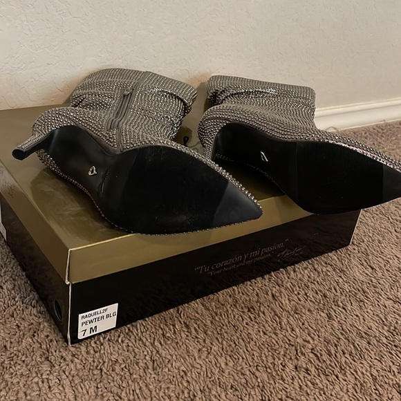 Thalia Sodi Booties “Rachelell2F” Pewter Blg Brand New size 7M - Picture 3 of 6